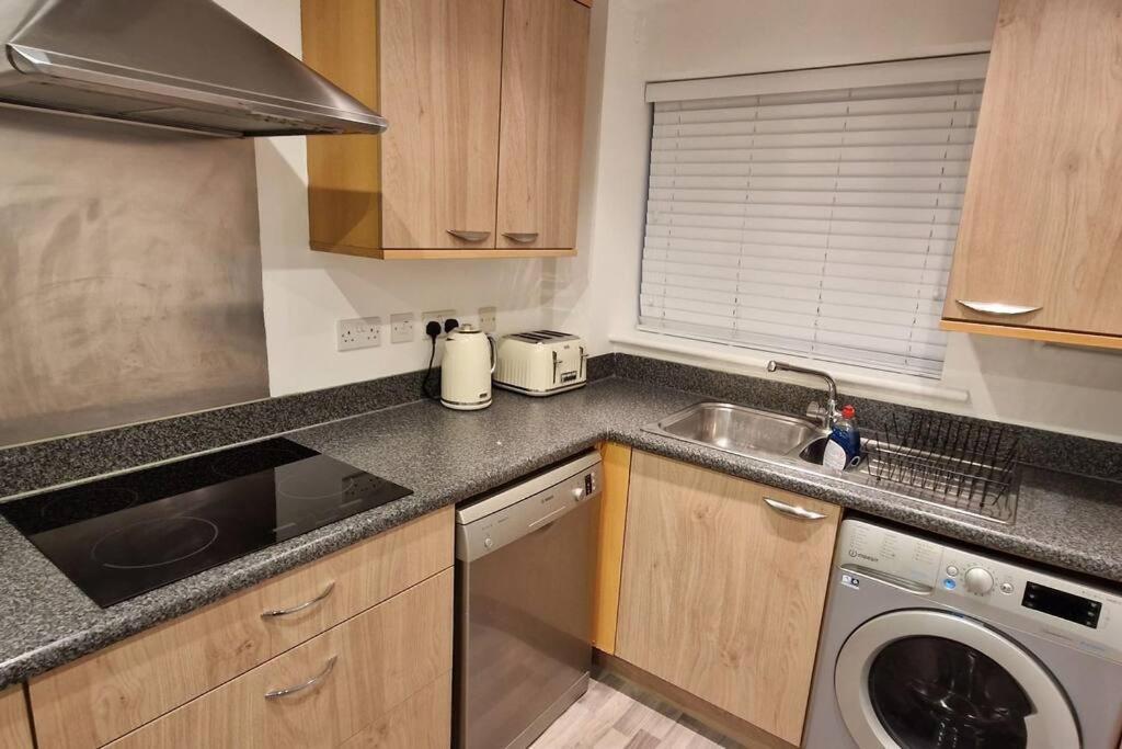 Greenhithe Cosy Apartment, Netflix And Sport Channels Exterior foto